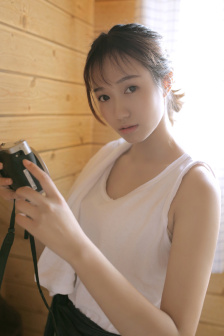 年轻的女教师在线