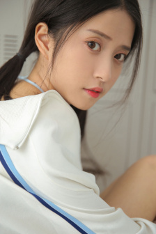 年轻女老师在线观看